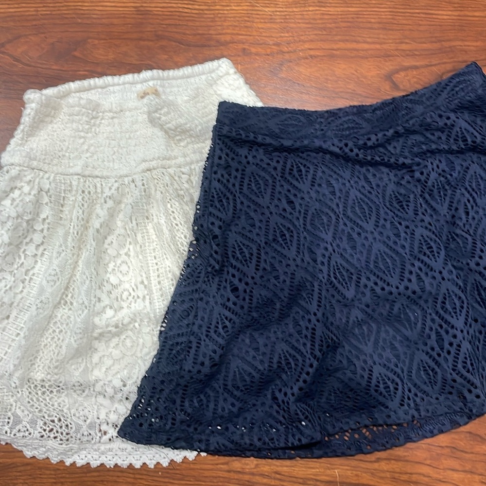 Euc Lot of 2 junior xs skirts- Hollister and cap juby